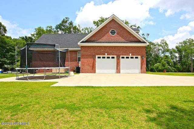196 Royal Bluff Road Jacksonville, NC 28540 - Photo 3 of 89 196RoyalBluff-0005