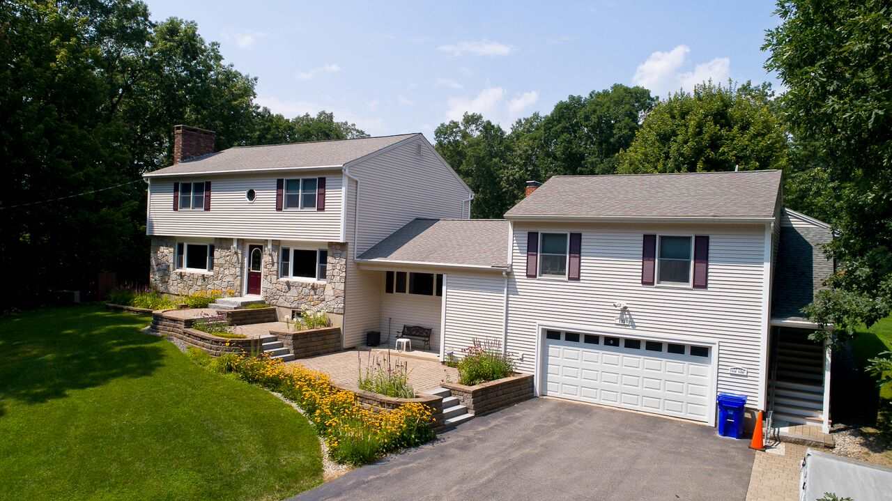 133 Robinson Road Hudson, NH 03051 - Photo 2 of 33 Gallery Image 2