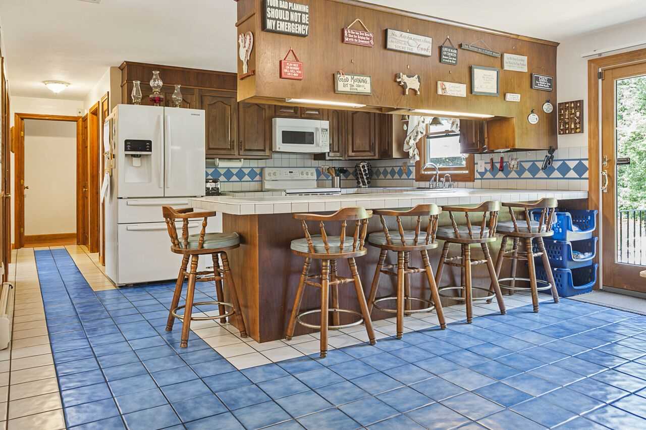 133 Robinson Road Hudson, NH 03051 - Photo 11 of 33 Gallery Image 11