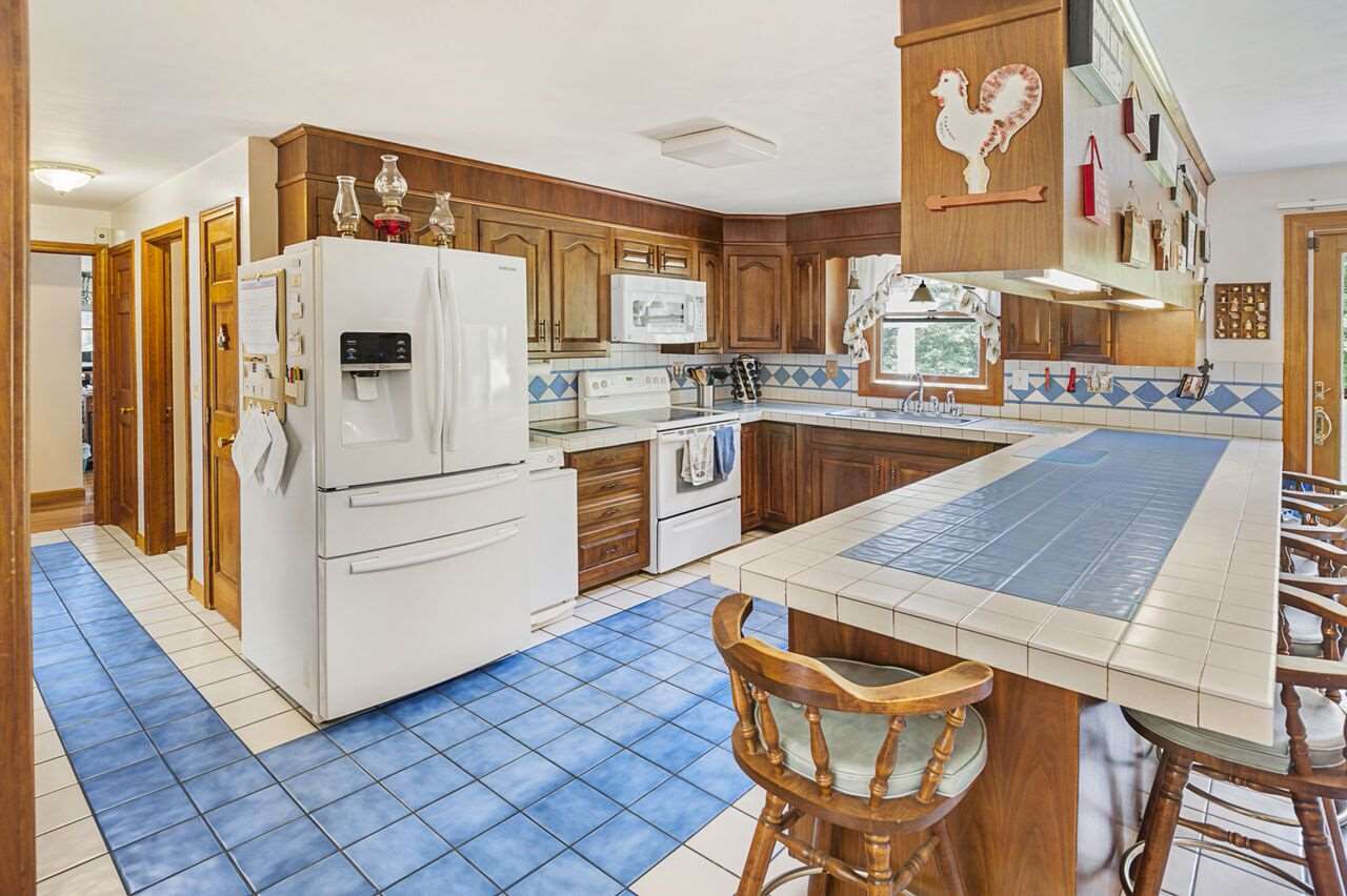 133 Robinson Road Hudson, NH 03051 - Photo 12 of 33 Gallery Image 12