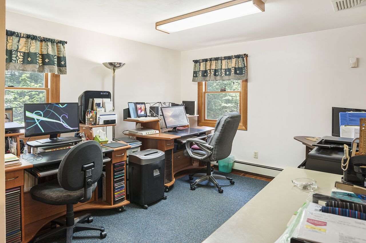 133 Robinson Road Hudson, NH 03051 - Photo 15 of 33 Gallery Image 15