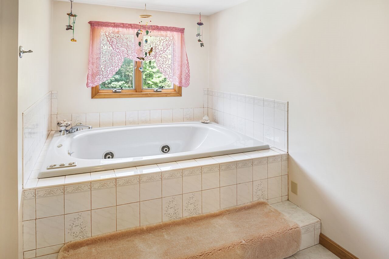 133 Robinson Road Hudson, NH 03051 - Photo 21 of 33 Gallery Image 21