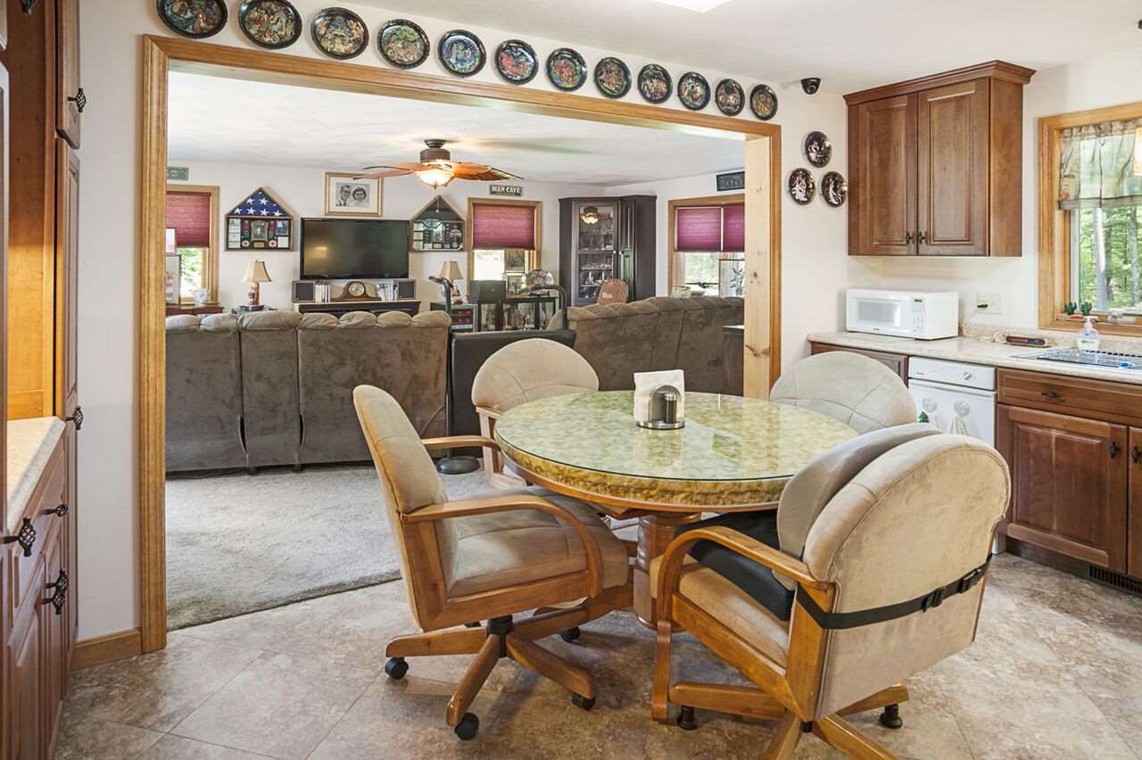 133 Robinson Road Hudson, NH 03051 - Photo 24 of 33 Gallery Image 24