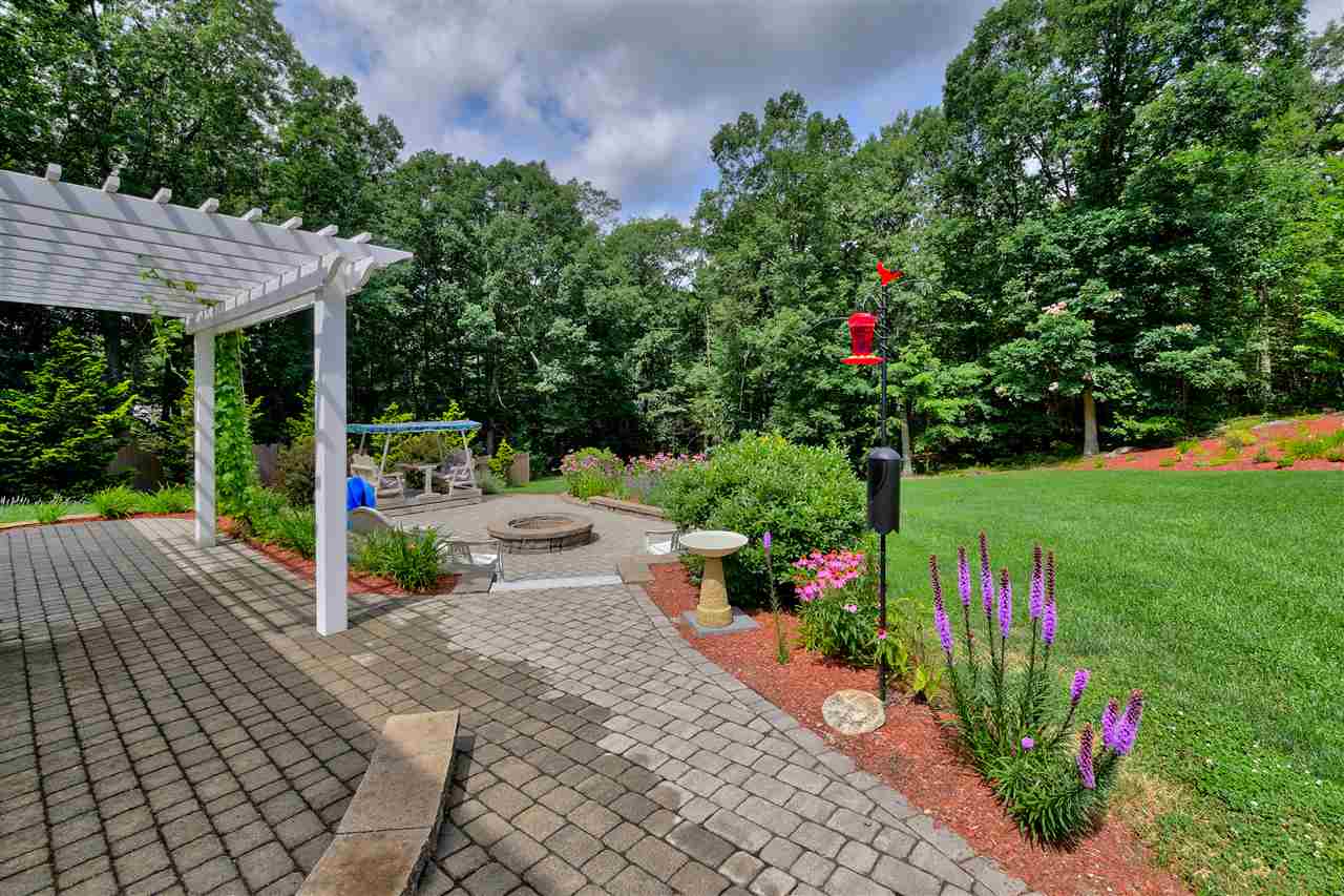 133 Robinson Road Hudson, NH 03051 - Photo 5 of 33 Gallery Image 5