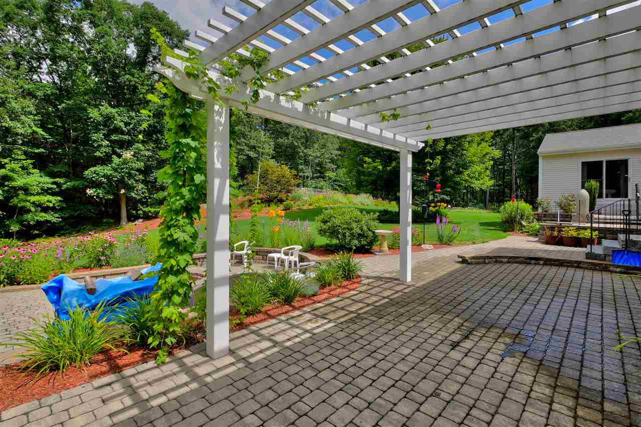 133 Robinson Road Hudson, NH 03051 - Photo 6 of 33 Gallery Image 6