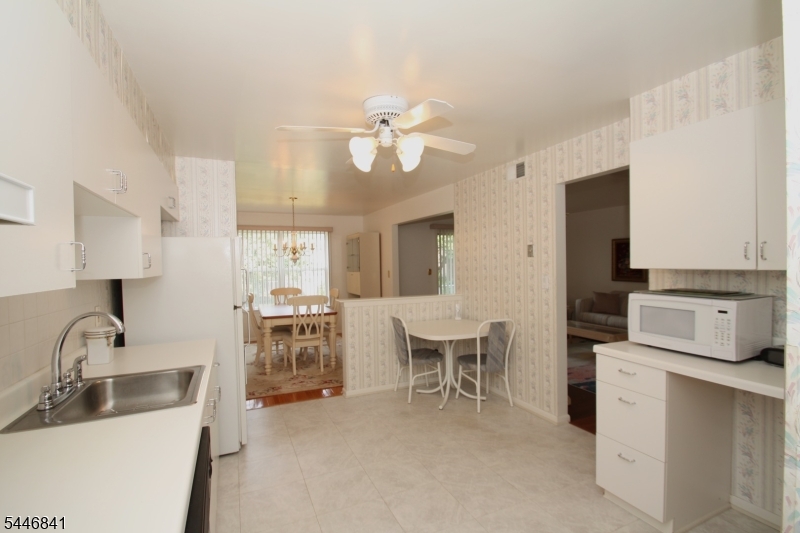 27 Gracie Road East Hanover, NJ 07936 - Photo 6 of 17