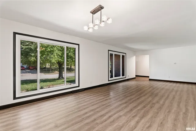 $395,000 | 2 Beacon Ridge Drive, Springfield, IL 62711