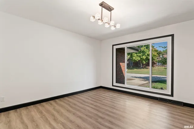 $395,000 | 2 Beacon Ridge Drive, Springfield, IL 62711