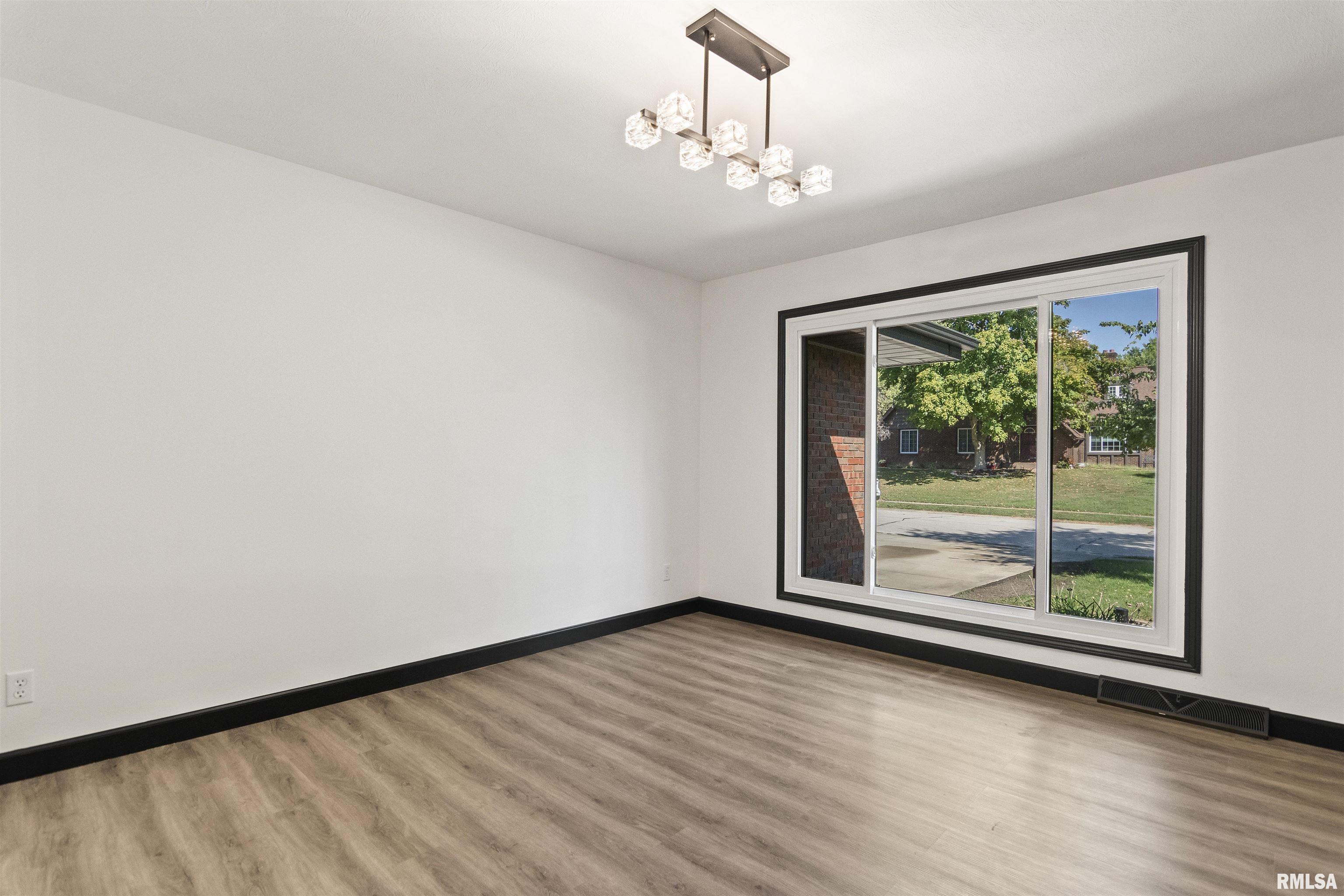 2 Beacon Ridge Drive Springfield, IL 62711 - Photo 12 of 56