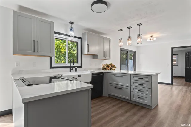 $395,000 | 2 Beacon Ridge Drive, Springfield, IL 62711