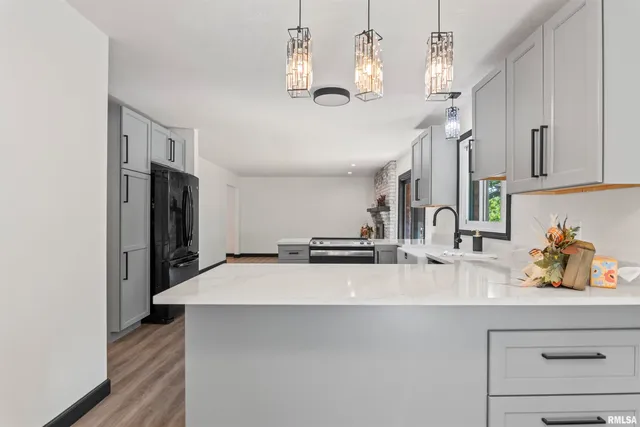 $395,000 | 2 Beacon Ridge Drive, Springfield, IL 62711