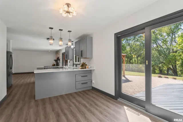 $395,000 | 2 Beacon Ridge Drive, Springfield, IL 62711