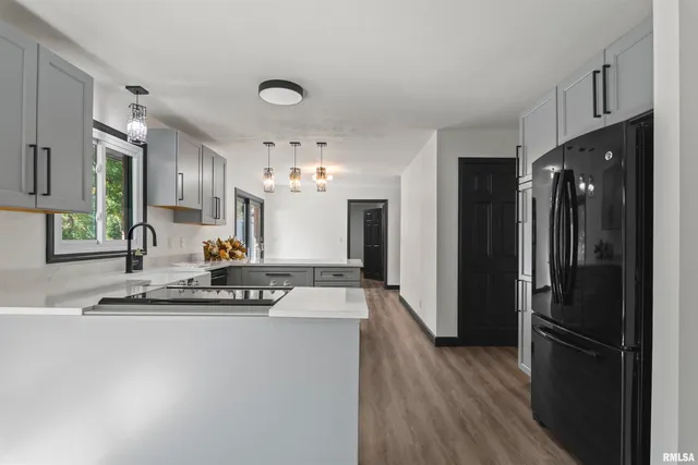 $395,000 | 2 Beacon Ridge Drive, Springfield, IL 62711