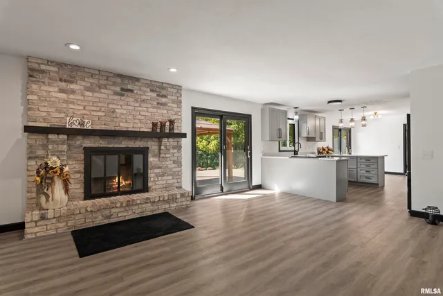 $395,000 | 2 Beacon Ridge Drive, Springfield, IL 62711