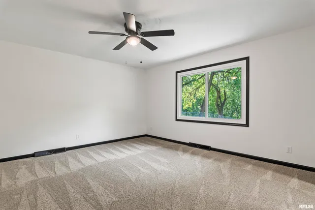 $395,000 | 2 Beacon Ridge Drive, Springfield, IL 62711