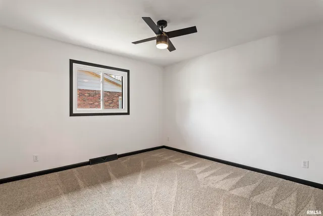 $395,000 | 2 Beacon Ridge Drive, Springfield, IL 62711