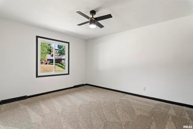 $395,000 | 2 Beacon Ridge Drive, Springfield, IL 62711