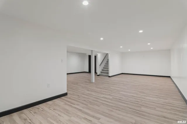 $395,000 | 2 Beacon Ridge Drive, Springfield, IL 62711