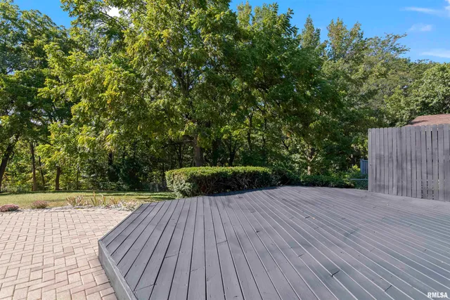 $395,000 | 2 Beacon Ridge Drive, Springfield, IL 62711