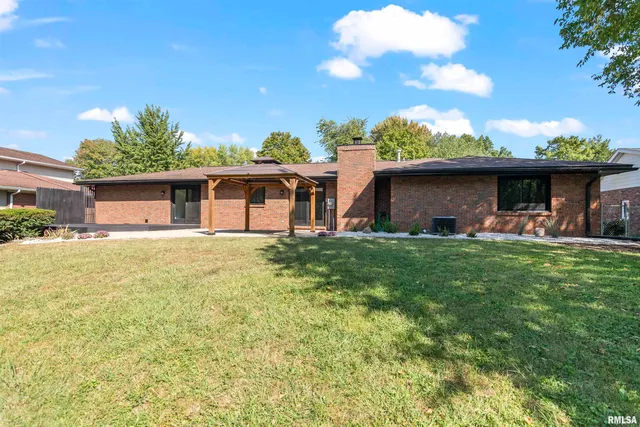 $395,000 | 2 Beacon Ridge Drive, Springfield, IL 62711