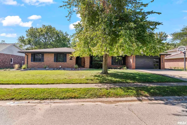 $395,000 | 2 Beacon Ridge Drive, Springfield, IL 62711