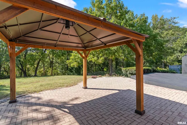 $395,000 | 2 Beacon Ridge Drive, Springfield, IL 62711