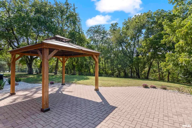 $395,000 | 2 Beacon Ridge Drive, Springfield, IL 62711