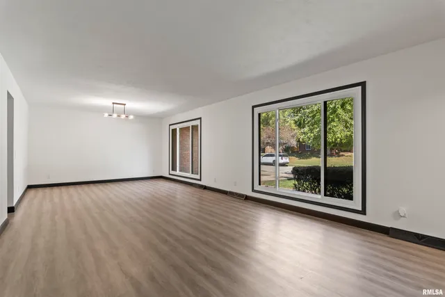 $395,000 | 2 Beacon Ridge Drive, Springfield, IL 62711