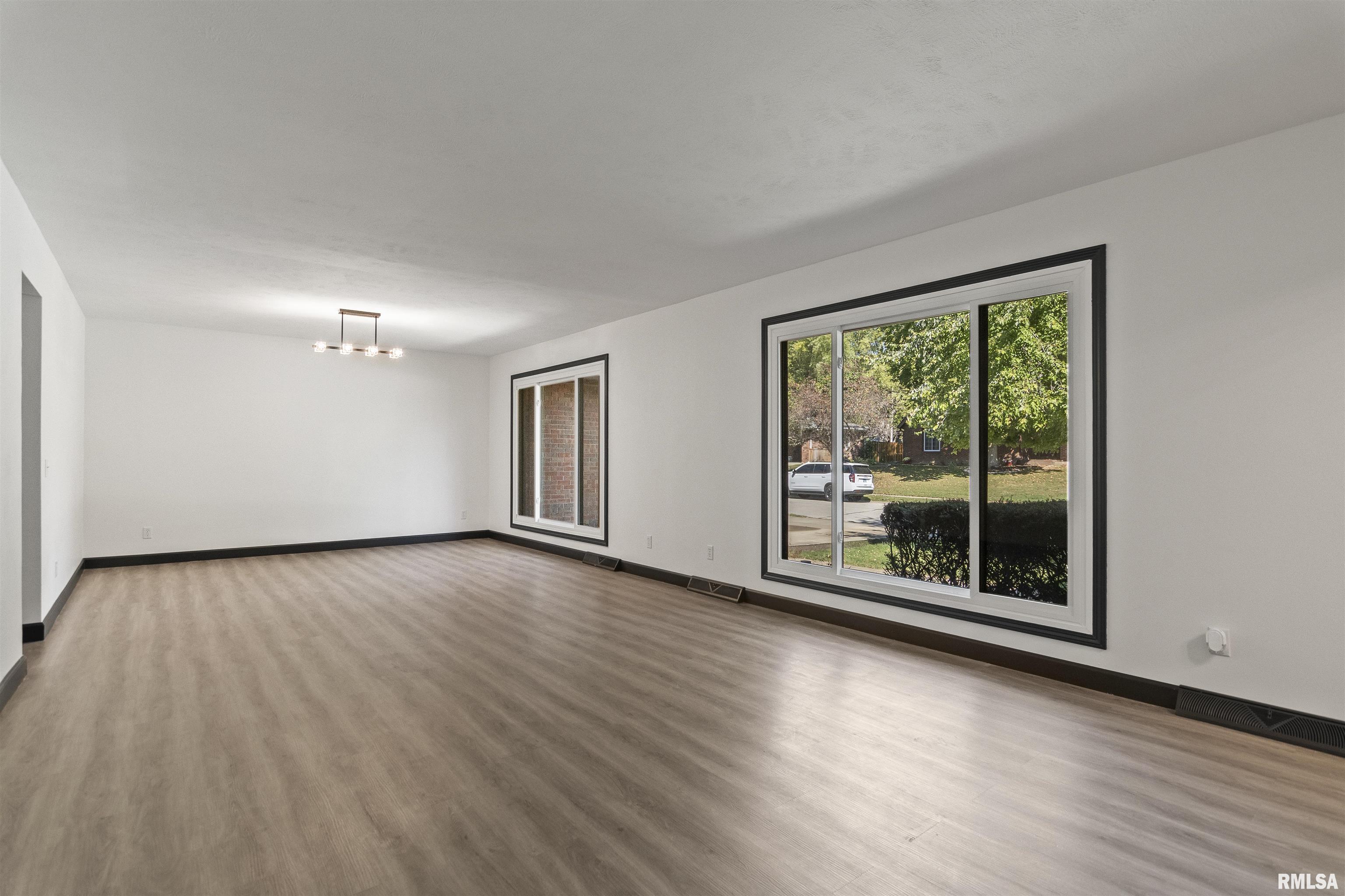 2 Beacon Ridge Drive Springfield, IL 62711 - Photo 9 of 56