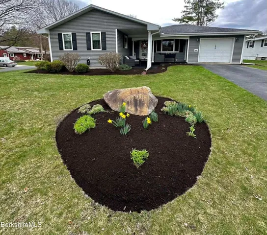 a view of a house with a backyard