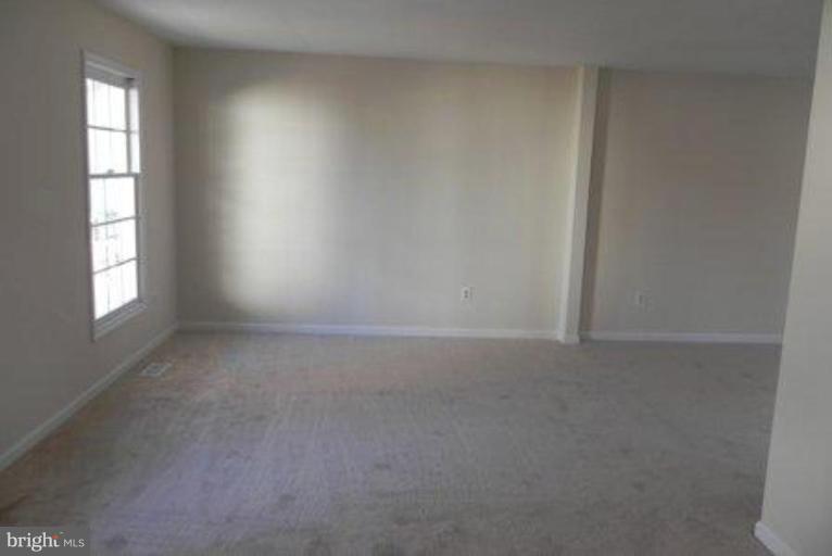 2616 Solomons Island Road Edgewater, MD 21037 - Photo 5 of 19 Living Room