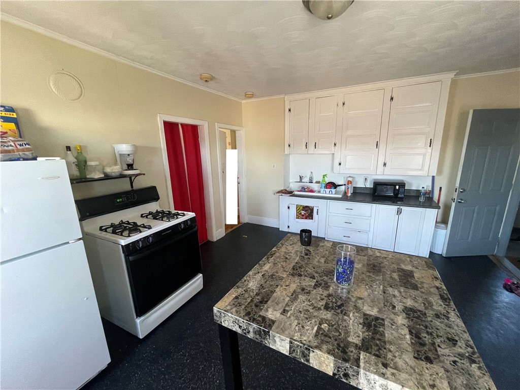 369 Burnside Avenue Woonsocket, RI 02895 - Photo 17 of 28 Gallery Image 17