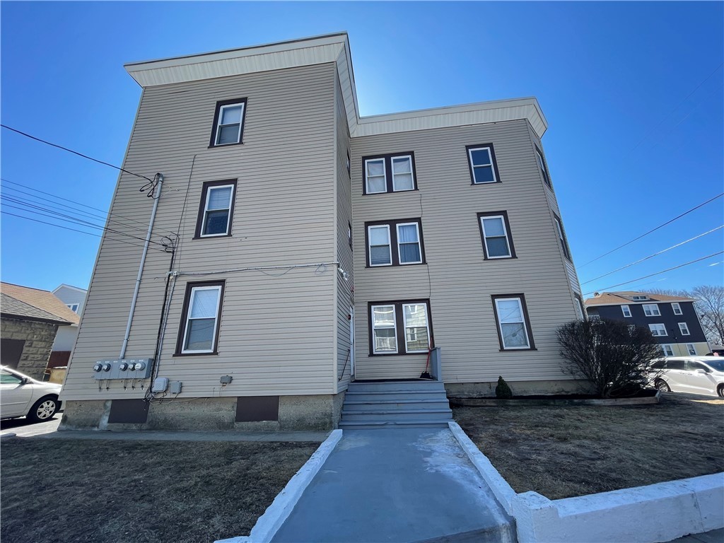 369 Burnside Avenue Woonsocket, RI 02895 - Photo 3 of 28 Gallery Image 3