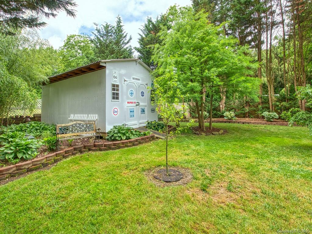 154 Camp Branch Road Waynesville, NC 28786 - Photo 15 of 29 a backyard of a house with plants and tree