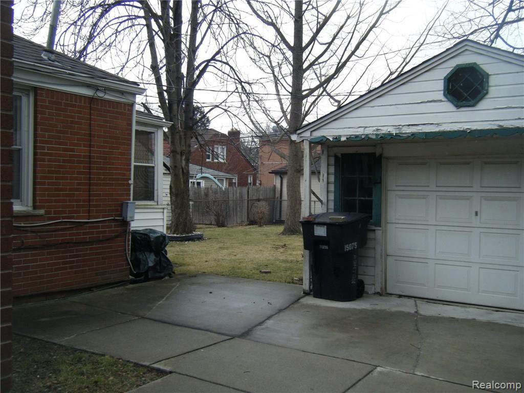 15075 Ashton Road Detroit, MI 48223 - Photo 24 of 25 yard (2).JPG