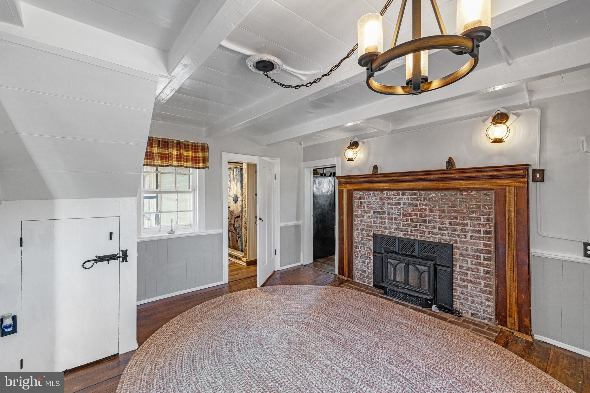 989 Swover Creek Road Edinburg, VA 22824 - Photo 33 of 132 a view of an empty room and fire place