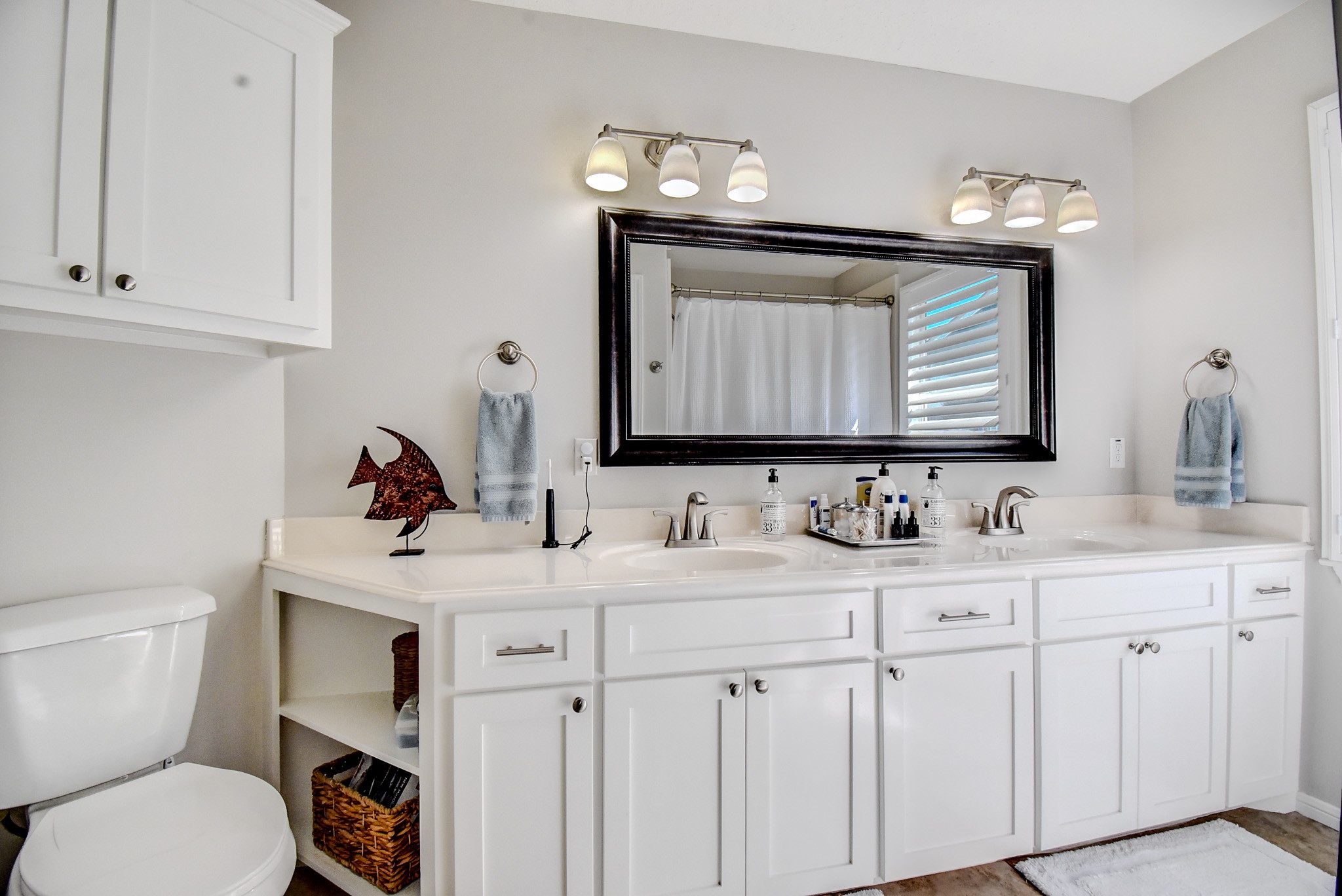 122 Four Master Road Freeport, TX 77541 - Photo 26 of 50 a bathroom with a toilet sink and mirror