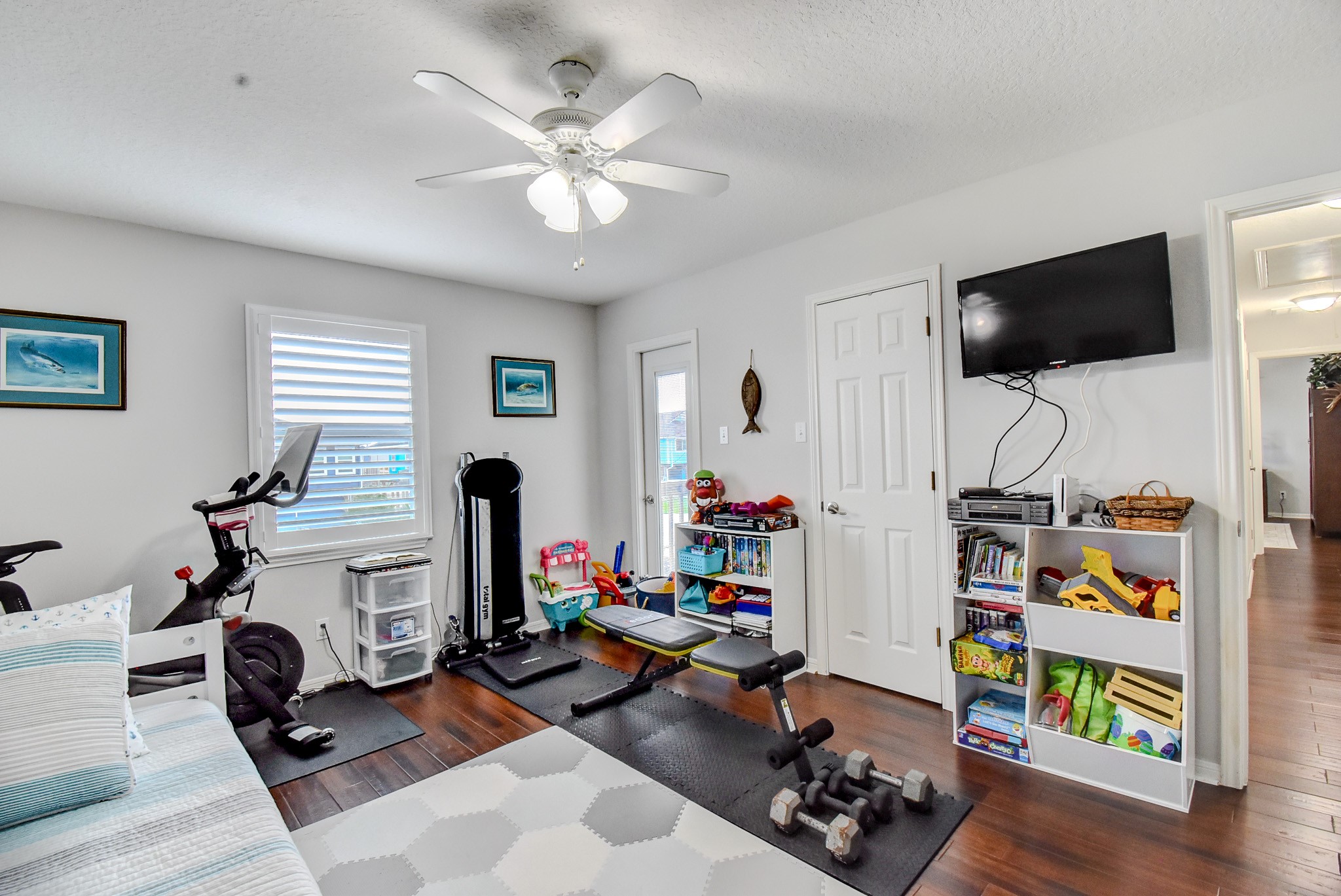 122 Four Master Road Freeport, TX 77541 - Photo 29 of 50 a living room with furniture and a flat screen tv