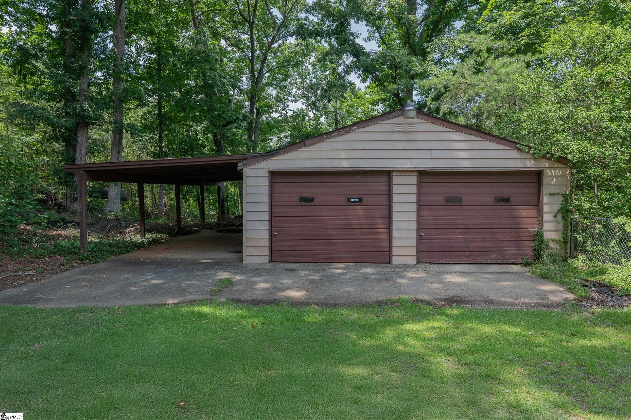 116 Sycamore Drive Marietta, SC 29661 - Photo 34 of 37