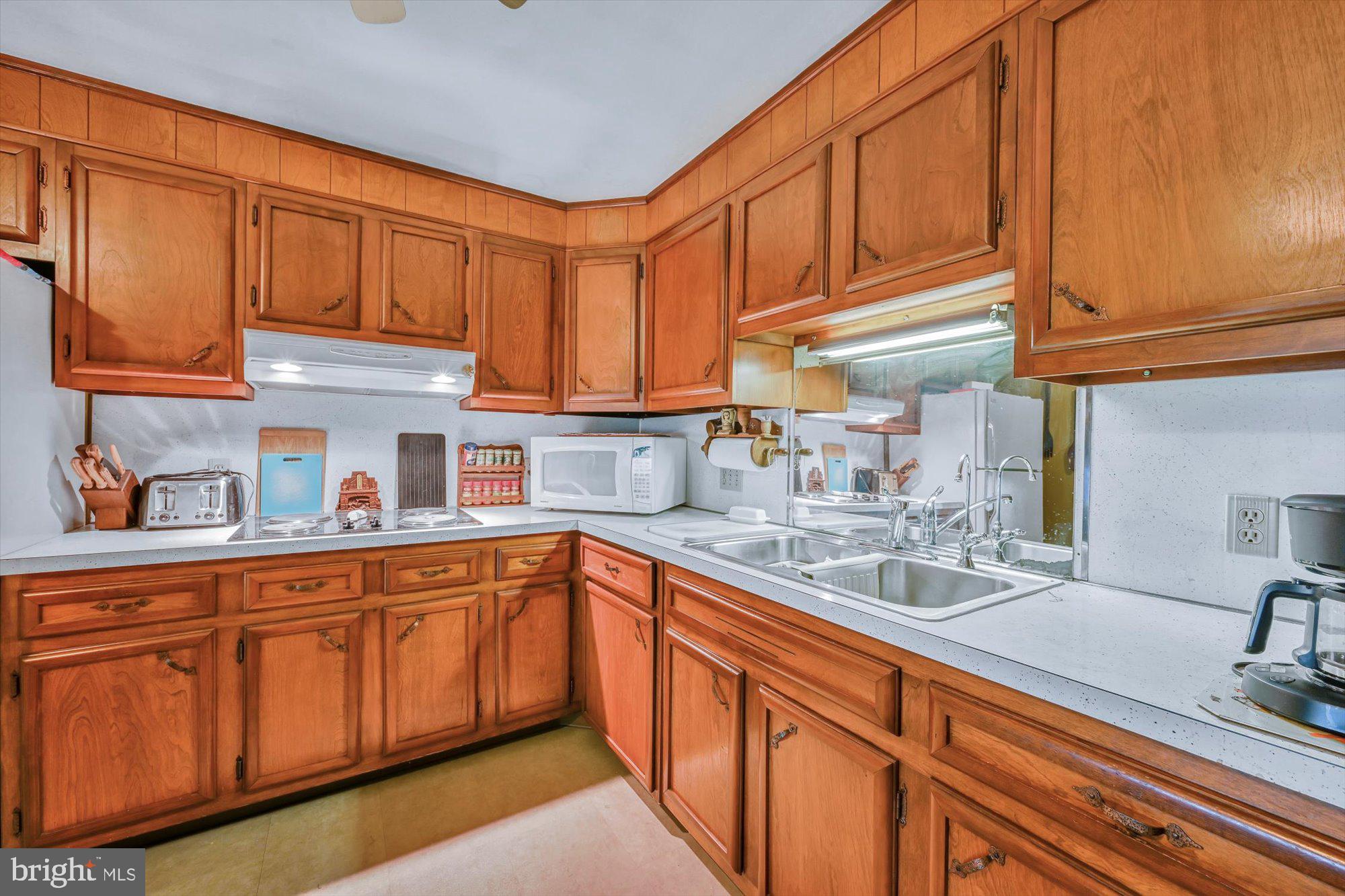 41 Martin Road Myerstown, PA 17067 - Photo 8 of 42 Large Eat in Kitchen
