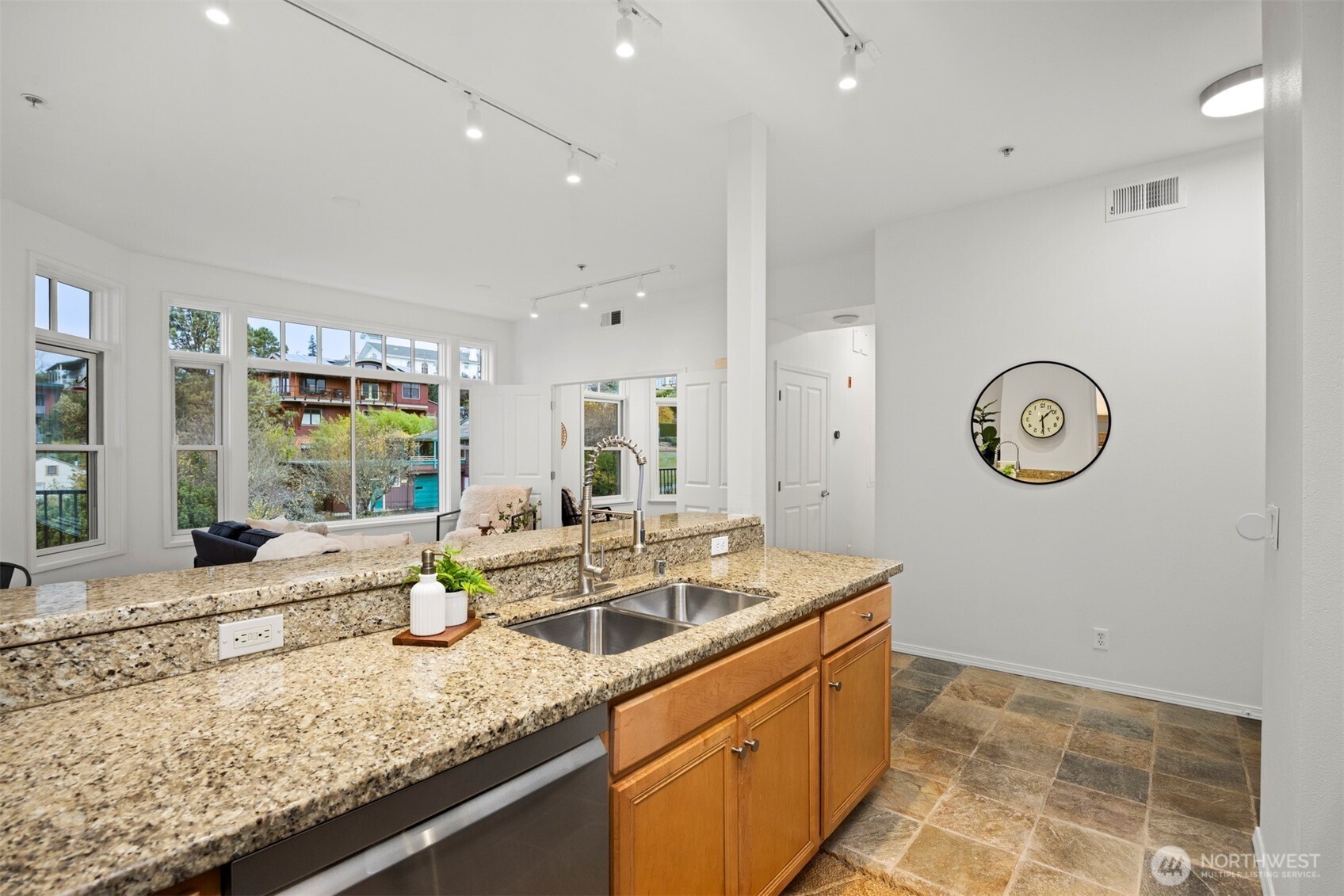 1201 13th Street, Unit 301 Bellingham, WA 98225 - Photo 11 of 40