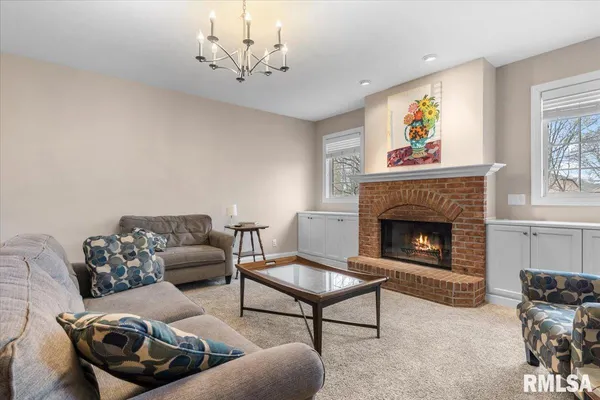 $625,000 | 44 Woodland Trail, Rochester, IL 62563