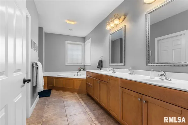 $625,000 | 44 Woodland Trail, Rochester, IL 62563
