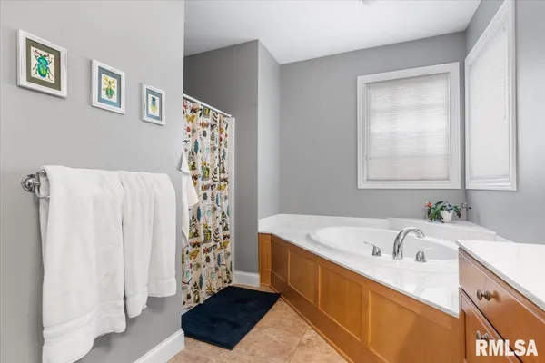 $625,000 | 44 Woodland Trail, Rochester, IL 62563