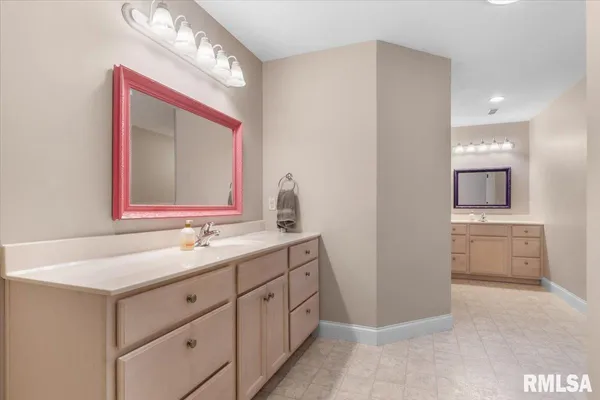 $625,000 | 44 Woodland Trail, Rochester, IL 62563