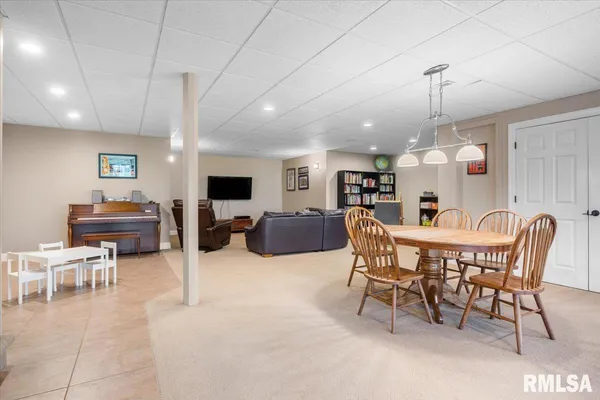 $625,000 | 44 Woodland Trail, Rochester, IL 62563