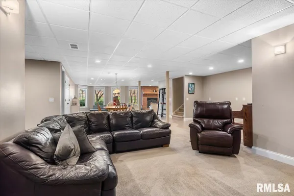 $625,000 | 44 Woodland Trail, Rochester, IL 62563