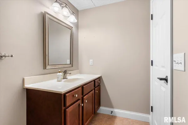 $625,000 | 44 Woodland Trail, Rochester, IL 62563