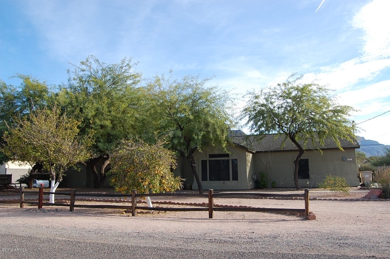 891 North Roadrunner Road Apache Junction, AZ 85119 - Photo 1 of 28 Front 2