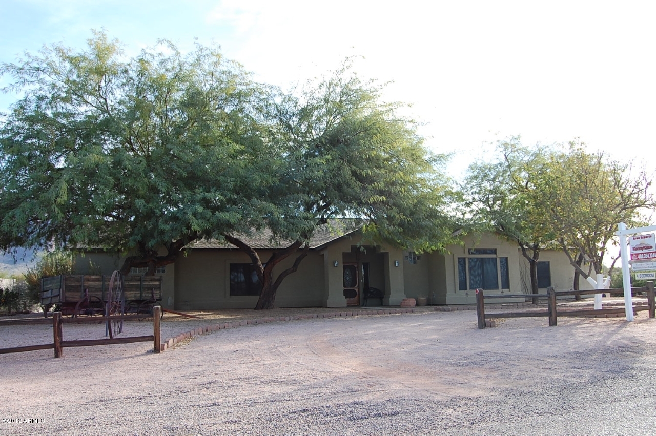 891 North Roadrunner Road Apache Junction, AZ 85119 - Photo 2 of 28 Front 1